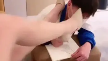 女神调教高中生，短发眼镜女王调教高中生