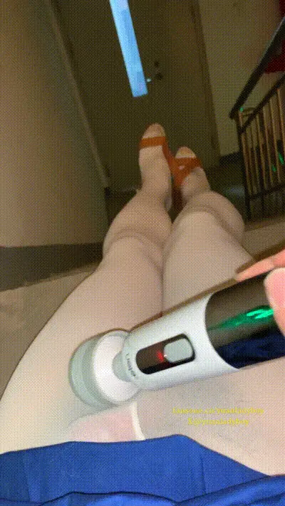 冲着楼道门手淫射精！谁怕谁是小狗狗！-yuanladyboy 动图预览