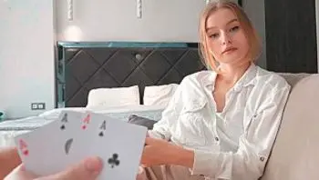 妹妹运气不好赌瘾不小，赌输的代价竟然是要献出自己的嫩穴-diana rider