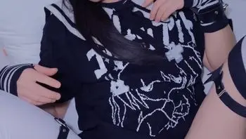 可爱的大屌伪娘Aroma穿着亚文化服装被操并被射精在身上-aroma