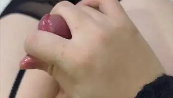 伪娘元气酱：白色的精液点缀黑丝吊带袜-yuanladyboy