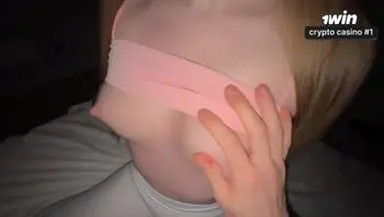 他给了一个性感的朋友的妻子一个脸颊和性交她很好的狗爬式-bad hot lady
