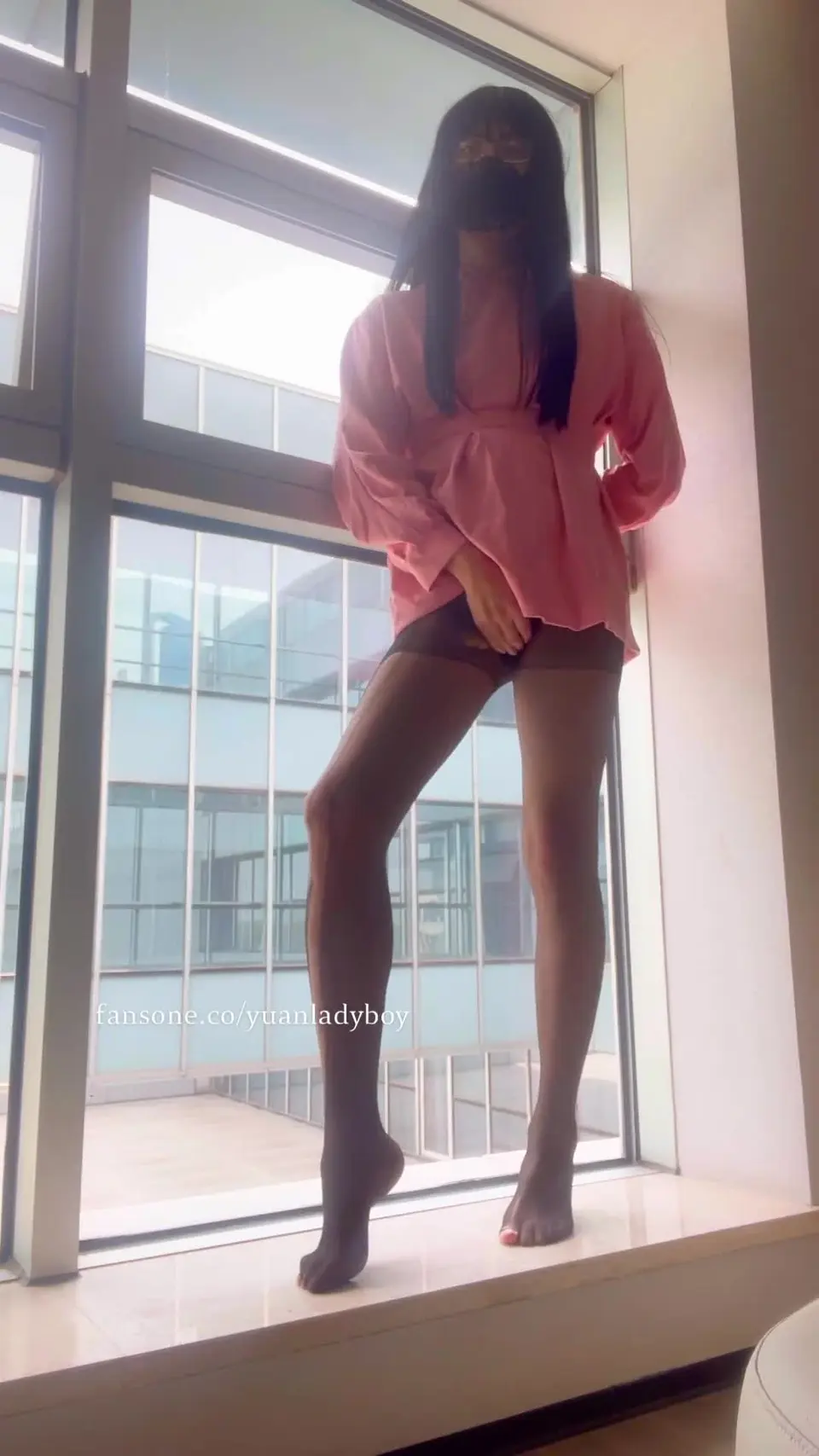 伪娘元气酱：在人来人往的落地窗前羞耻潮吹-yuanladyboy