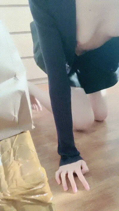 单薄衬衣小妹打扫房间,不经意露出粉色奶头,转身半蹲竟可瞥到可口无毛嫩穴-secretkiko 动图预览