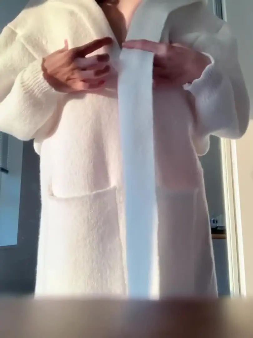cute petite Asian girl show off body after shower-secretkiko
