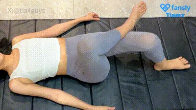 练瑜伽时旁边不能有男人，否则会成性瑜伽。-tia mx 动图预览