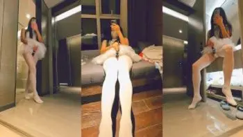伪娘元气酱身着白色纱裙玩AV棒的声音传到酒店走廊-yuanladyboy