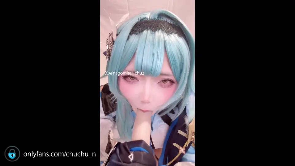 一个日本淫荡女孩扮演 Genshin Impact 中的优菈，独自手淫被唤醒。-nagomitei chuchu