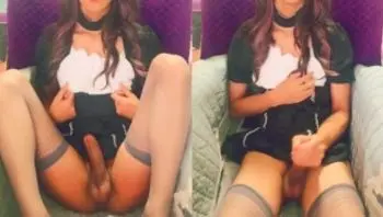 The maid's semen is perfect when it is shot on her black stockings-yuanladyboy