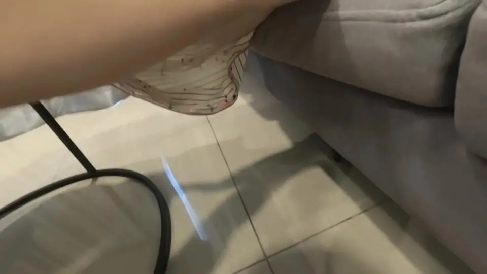 可爱睡衣下美乳胸部完全暴露的角度♡从下方舔舐遍的新式亲热视频♡／日本素人-aoimaria117