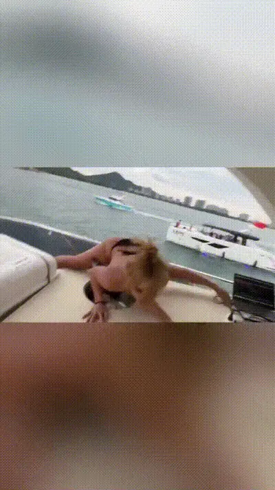 抖音很火的海南包游艇，船上娱乐视频合集泄密，玩归玩，但是娱乐场所真的别拍照为好！ 动图预览