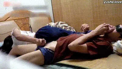 推荐真实父女乱伦70斤的高中女儿被爸爸威胁强上 动图预览