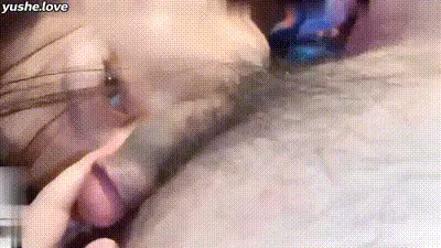 极品巨乳反差校花喜欢被虐待的感觉，被多男群P调教 动图预览