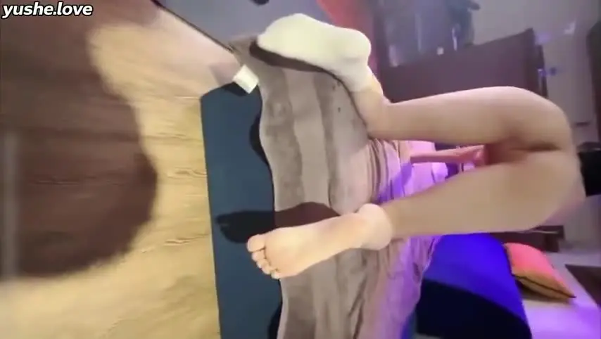 【短发爆乳纯欲天花板身材御姐】完美身材配上核弹巨乳光看着就受不了，被男主20CM大鸡巴操到表情失控!