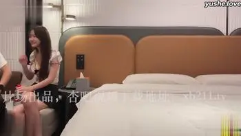 清纯可爱妹子，甜美诱人白月光类型，身材苗条上粉下嫩，奶头特别粉，尝试各种姿势