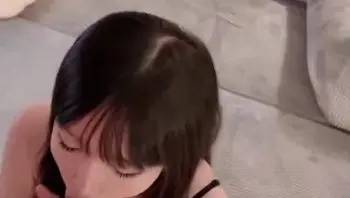 【套个皮筋，你说是无感套，今天你不射三次你不许跑】约操顶级推特网红，妩媚的眼神看着你口爆，淫荡粉穴一插就出水！