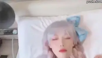 【萝莉】蝴蝶逼萝莉被各种爆操颜射，超高颜值女仆装扮