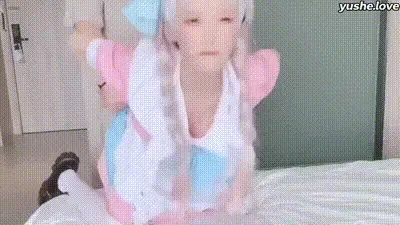【萝莉】蝴蝶逼萝莉被各种爆操颜射，超高颜值女仆装扮 动图预览