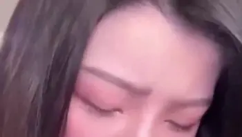 【你这么骚我一个人满足不了你，下次多叫几个人一起操你！】淫荡巨乳少妇极品吊钟乳，完美露脸等待口交深喉爆操！