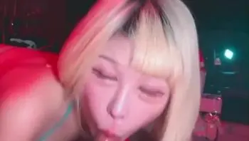【反差界最美女神，极品阿黑颜高潮脸！】圆润的巨乳在鸡巴上摩擦，再直接一坐到底，扭动身子给鸡巴扭射，精液射满一逼！