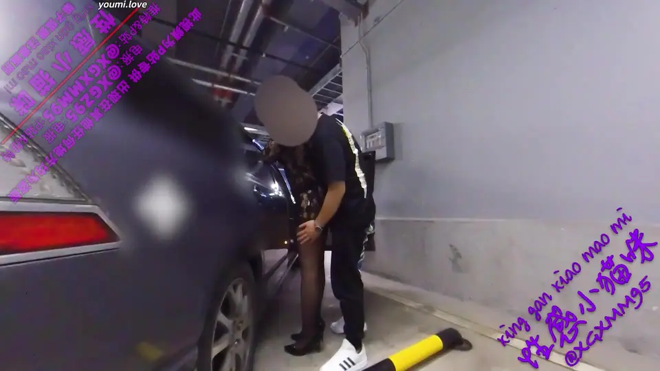 老婆在公共停车场撅着屁股被人后入-xgxmm95