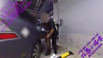 老婆在公共停车场撅着屁股被人后入-xgxmm95