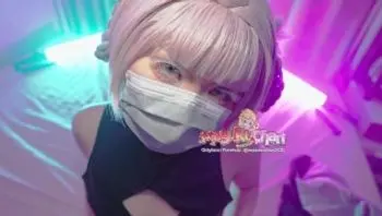 淫荡的七草荠角色扮演女孩想吸吮精子，但得到的却是精子淋浴-masukuchan