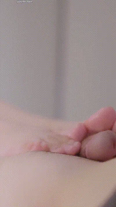 [Uncensored] Trampling footjob and  ejaculation experience with bare legs-saku j 动图预览