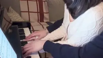 反差网红噗噗-骚母狗弹琴服侍口交，眼神渴望含棒到射喉