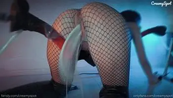 哥特另类女孩获得双渗透中出与两个怪物假屌-creamy spot